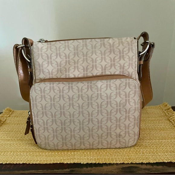 ❌SOLD❌ Fossil Monogrammed Cream/Tan Canvas & Leather Shoulder Bag - Picture 3 of 11